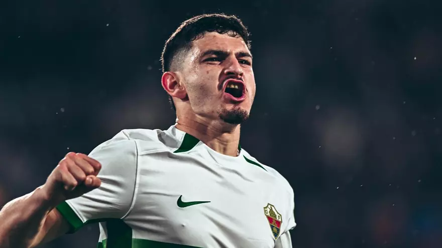 El delantero del Elche, Agustín Álvarez, en INFORMACIÓN