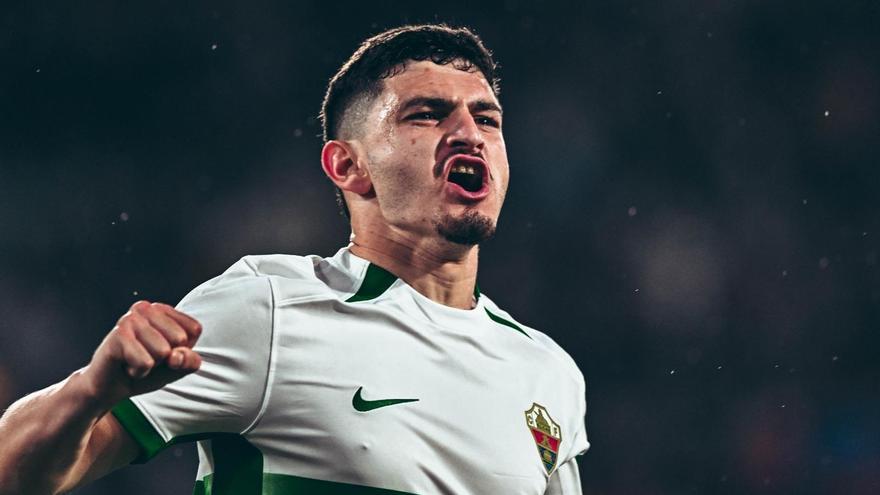 El delantero del Elche, Agustín Álvarez, en INFORMACIÓN.
