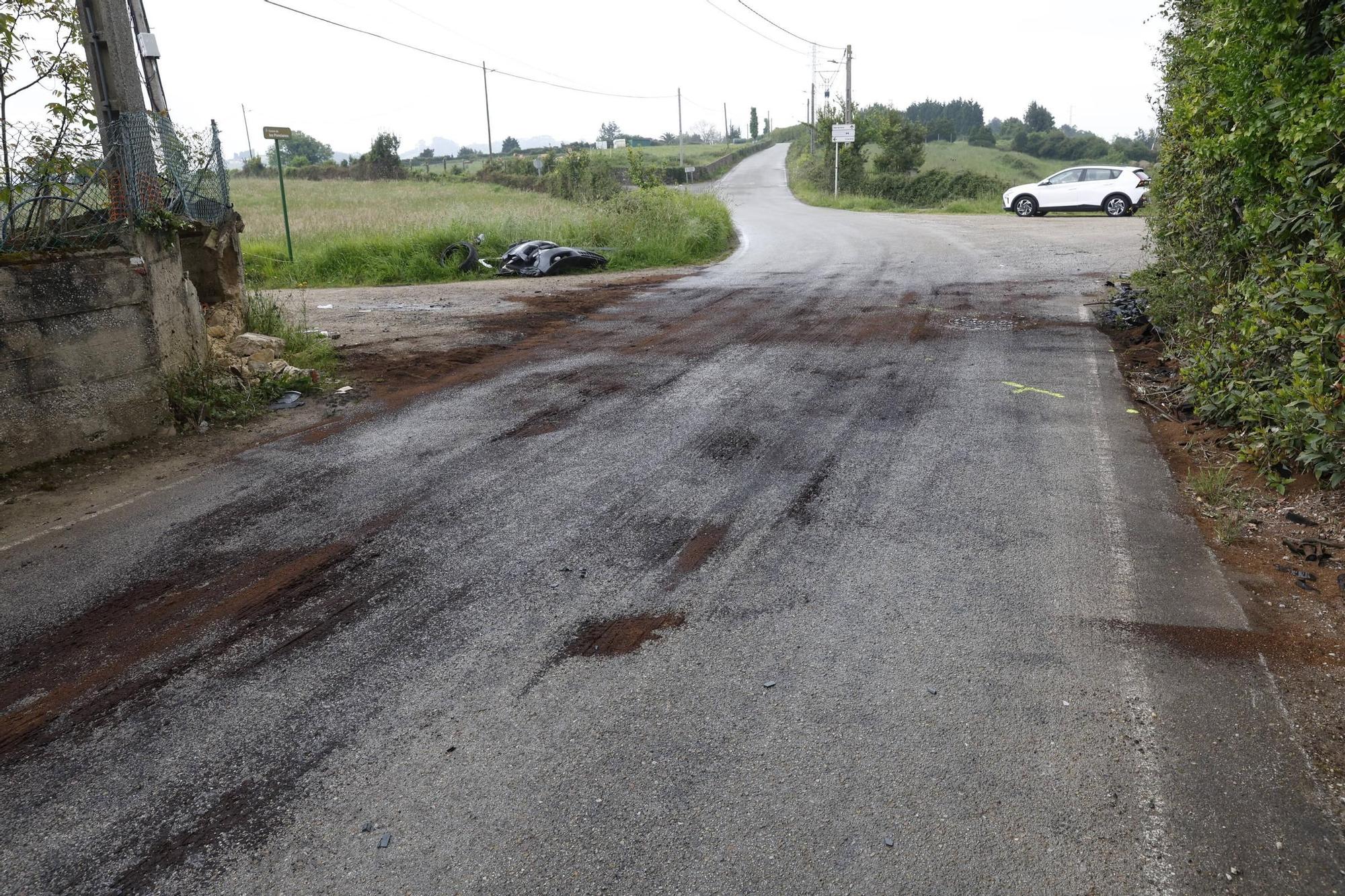 El lugar del accidente que acabó con la vida de un joven en Cenero, en imágenes