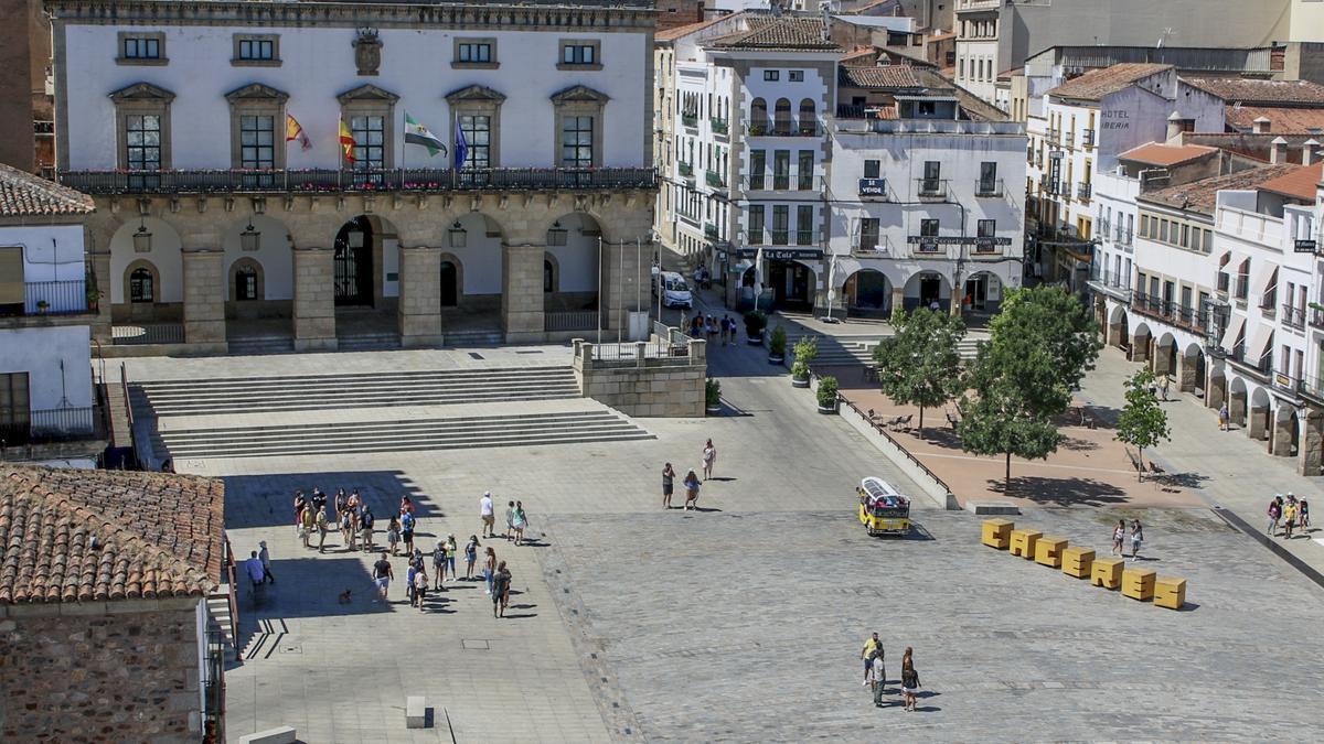 Una imagen de la Plaza Mayor de Cáceres, centro neurálgico de la ciudad.