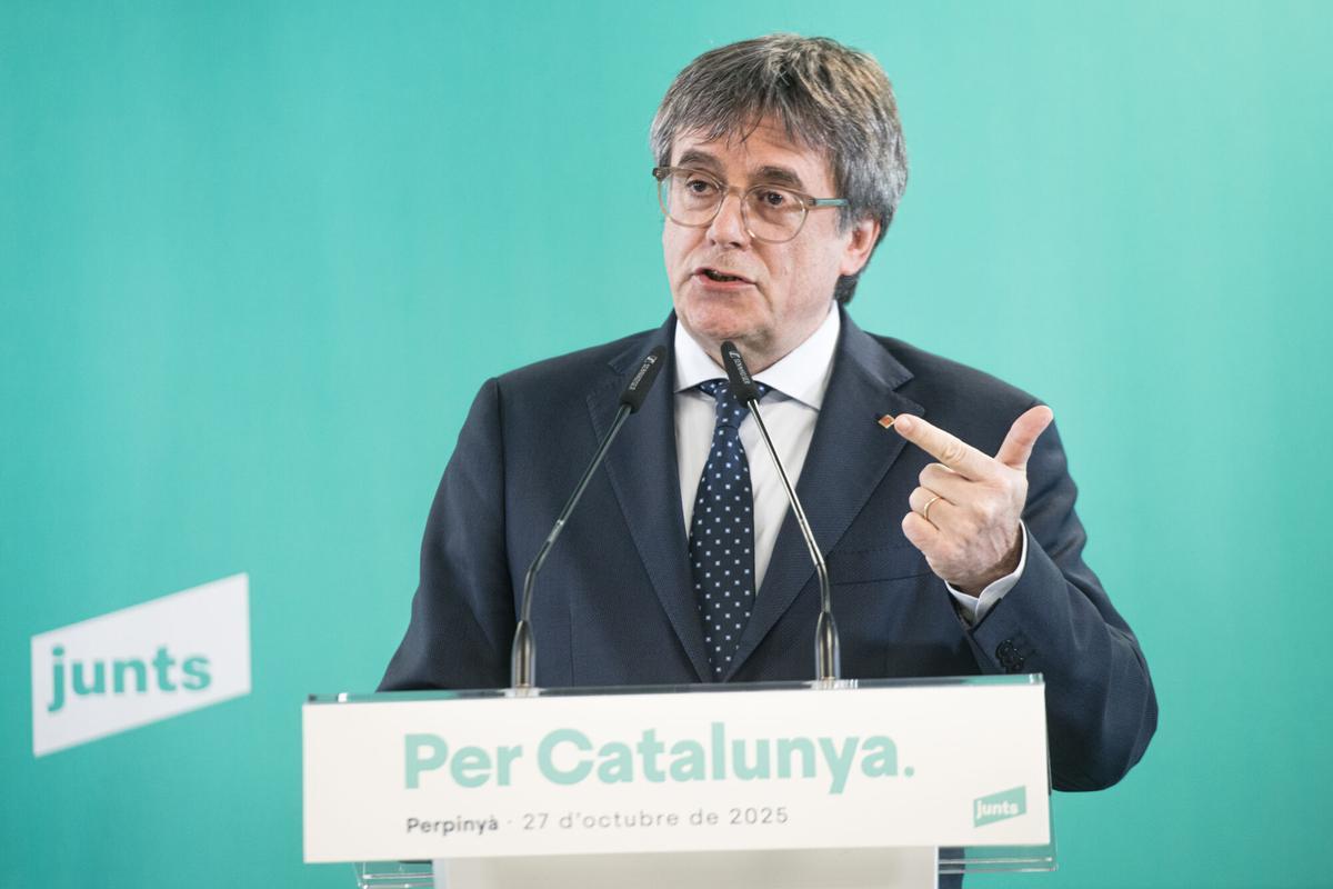 El líder de Junts, Carles Puigdemont, durante su comparecencia este lunes para anunciar la decisión del partido de romper el acuerdo de investidura con el Gobierno.