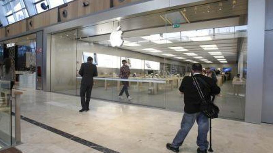 Apple cierra temporalmente en Puerto Venecia por los rebrotes