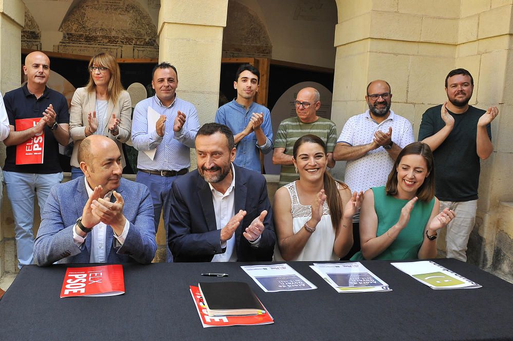 PSOE y Compromís sellan el pacto de gobierno de Elche en el claustro de San José