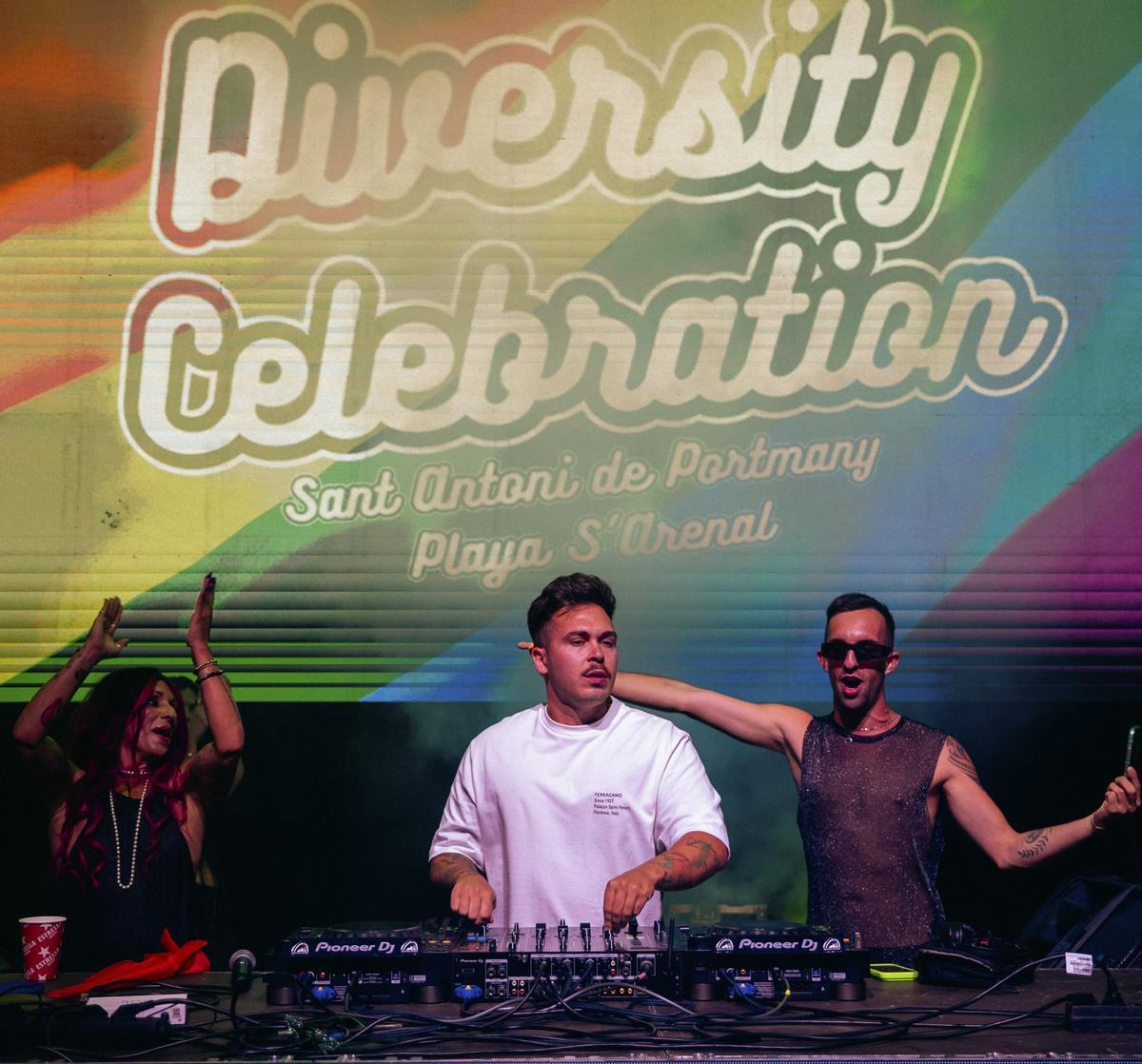 Aquí puedes ver todas las imágenes del primer día de Ibiza Pride 2026 en s'Arenal Aquí puedes ver todas las imágenes del primer día de Ibiza Pride 2026 en s'Arenal