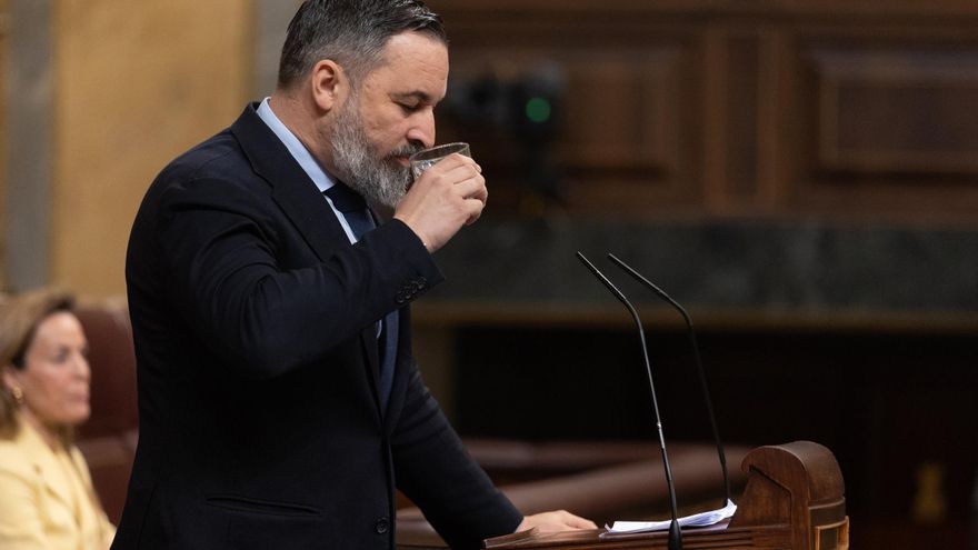 Abascal ve en el plan de defensa una subida de impuestos encubierta y pide a Feijóo que no lo apoye