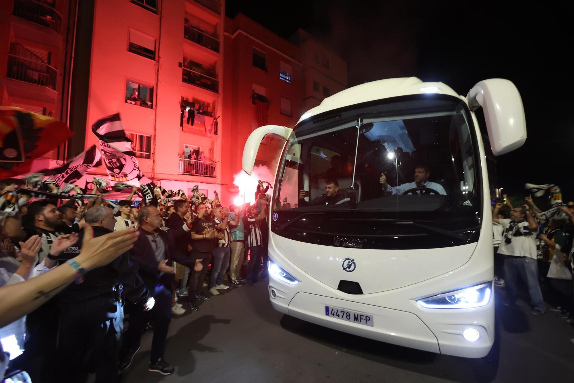 Galería | Espectacular recibimiento al Castellón a su regreso de Murcia