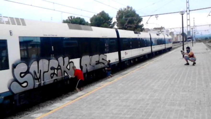 Caen 17 grupos grafiteros que actuaban en trenes de Murcia y otras provincias