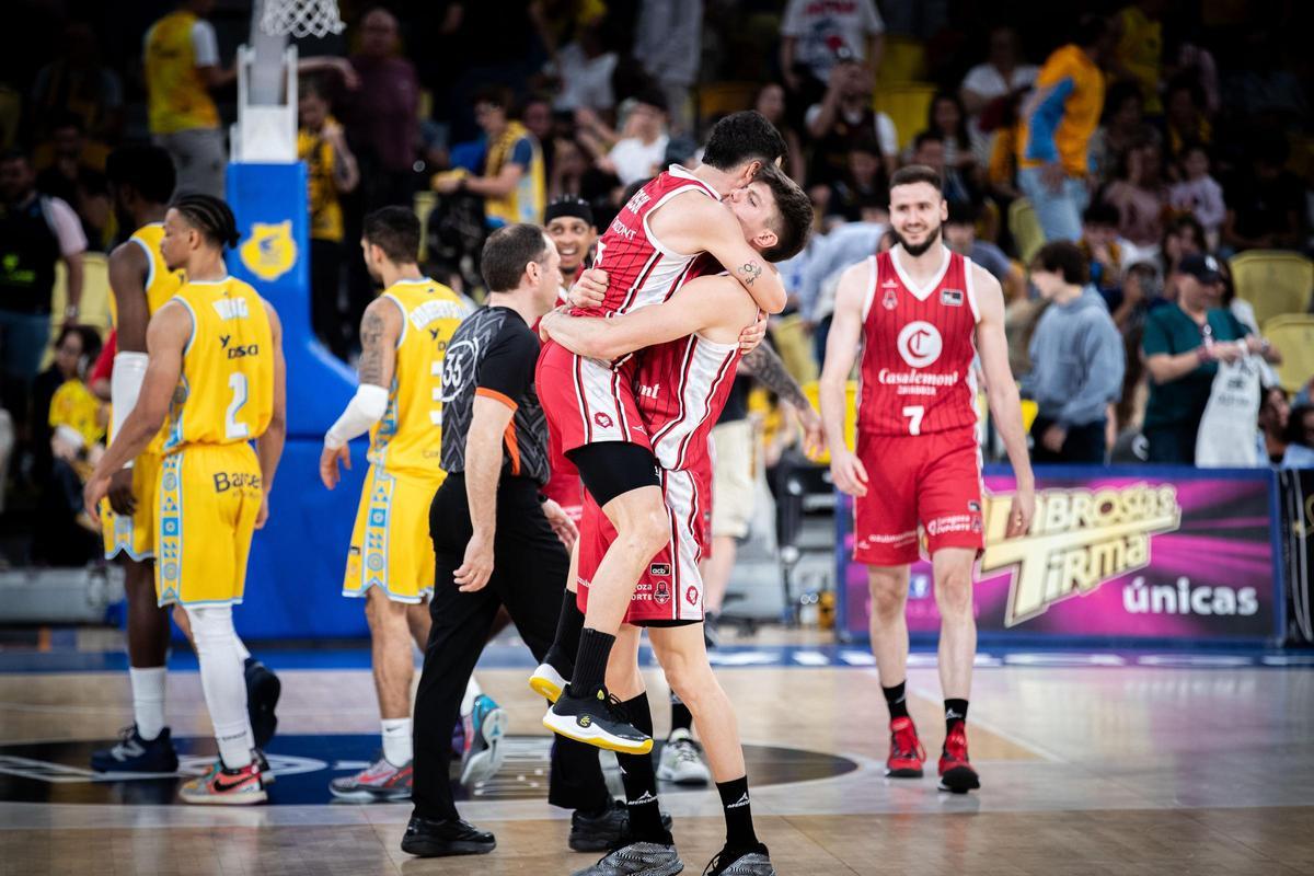 Els jugadors del Saragossa celebrant el triomf davant el Gran Canària
