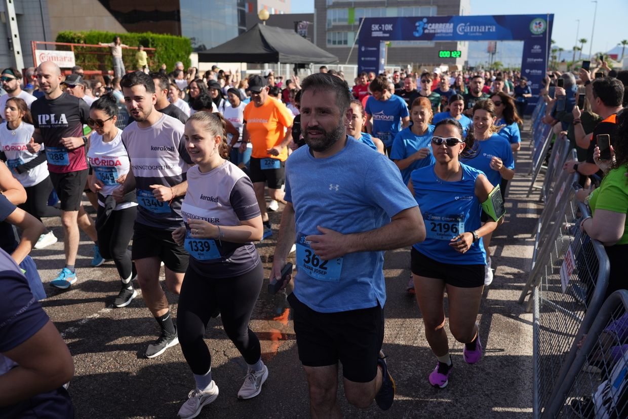 Búscate en las fotos de la Carrera de las Empresas en Castellón