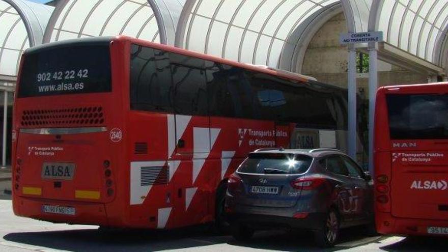 Un autobús de viatgers a l&#039;estació de Solsona