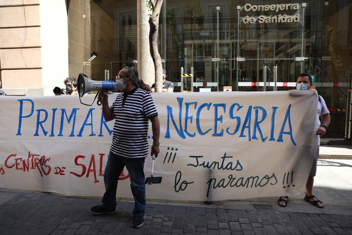 Médicos de familia y pediatras se rebelan contra el desmantelamiento de la atención primaria