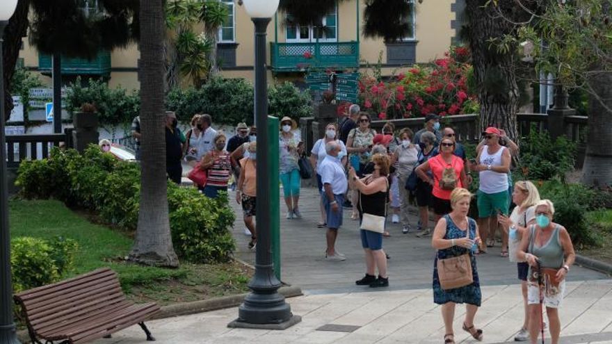 Turistas en la localidad grancanaria de Arucas.