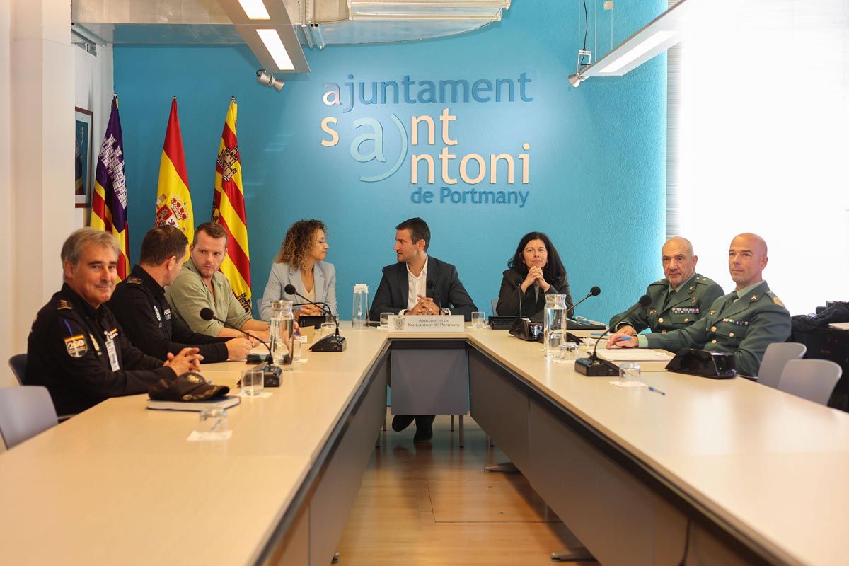 Galería: Las imágenes de la Junta Local de Seguridad en Sant Antoni