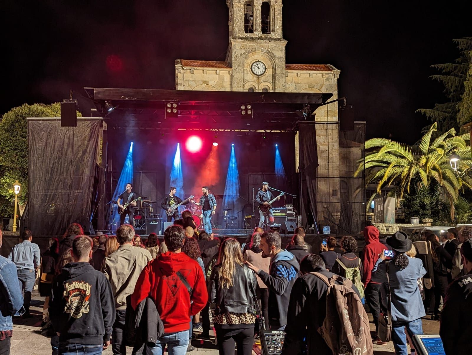 Un instante del festival de rock en la Praza da Igrexa.