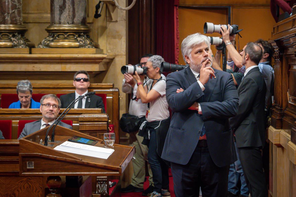 Albert Batet i Canadell, presidente del grupo parlamentario de Junts per Catalunya, durante su intervención en el Debate de Política General en el Parlament de Catalunya, en Barcelona, el 8 de octubre de 2025.