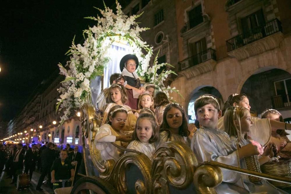 Dem Mädchen Juana Marqués fiel in diesem Jahr in Palma die Ehre zu, die Insel-Heilige Santa Catalina Tomàs aus Valldemossa darzustellen.