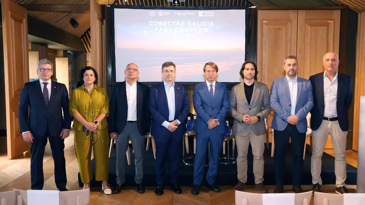 Juan Manuel Navarro, director de Administraciones Públicas Norte de Vodafone; Nerea Míguez, directora de Preventa y Soluciones de Vodafone España; Juan Carlos Da Silva, director general de Prensa Ibérica en Galicia; José Miguel García, CEO de Vodafone España; Miguel Corgos, conselleiro de Facenda; Luis Pérez-Freire, Executive Director en Gradiant; Fernando Suárez Lorenzo, presidente del CCII, y Rogelio Garrido, director de FARO