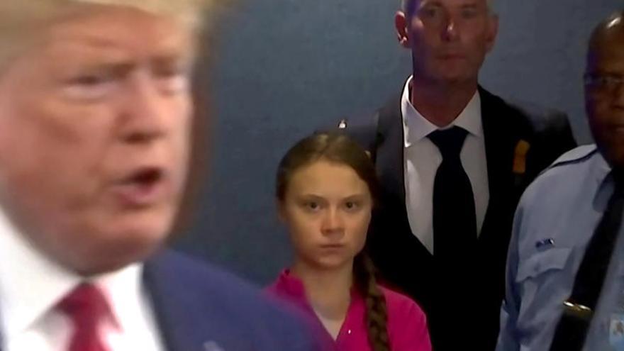 Greta Thunberg observa a Trump en la Cumbre por el Clima.