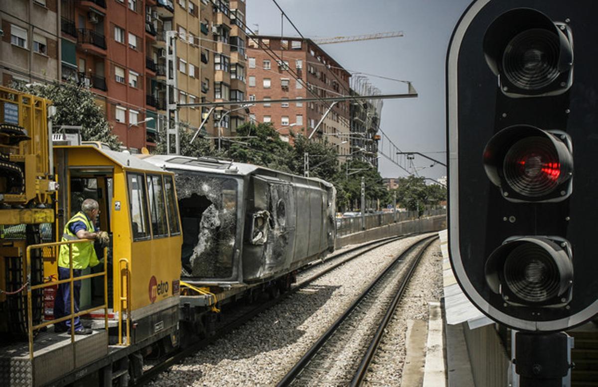 Les restes d’un dels vagons accidentats el 3 de juliol del 2006.