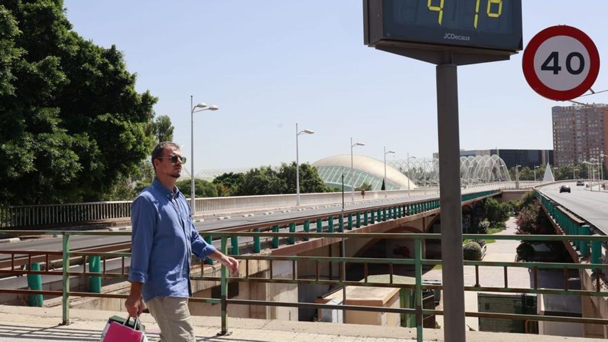 Sanitat decreta la alerta por calor extremo en València y 33 comarcas