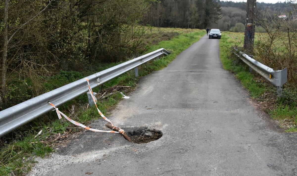 Estado actual del puente sobre el regato Anduriña, en Ames
