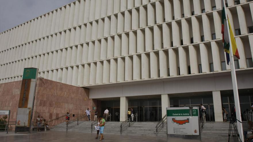 Entrada principal de la Ciudad de la Justicia de Málaga.