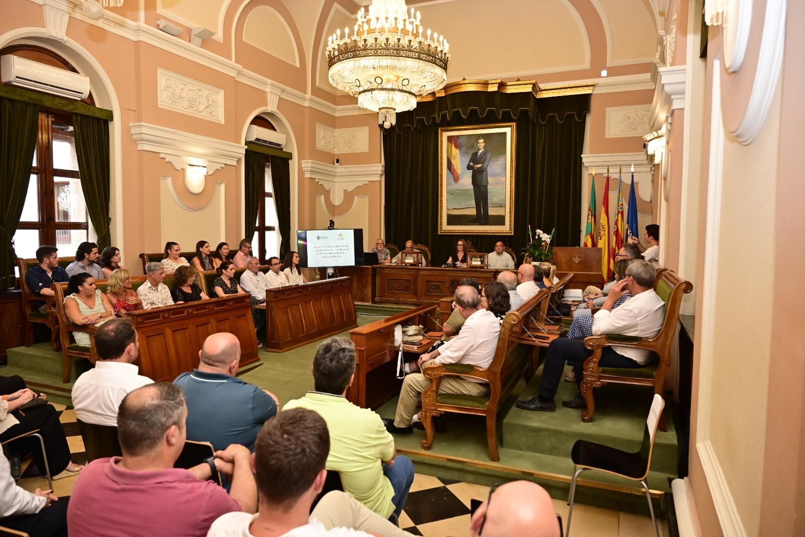 Galería de fotos: Clara Sanz Sobrino y Ana Colón Sastriques, reina y reina infantil de las fiestas de Castelló 2026