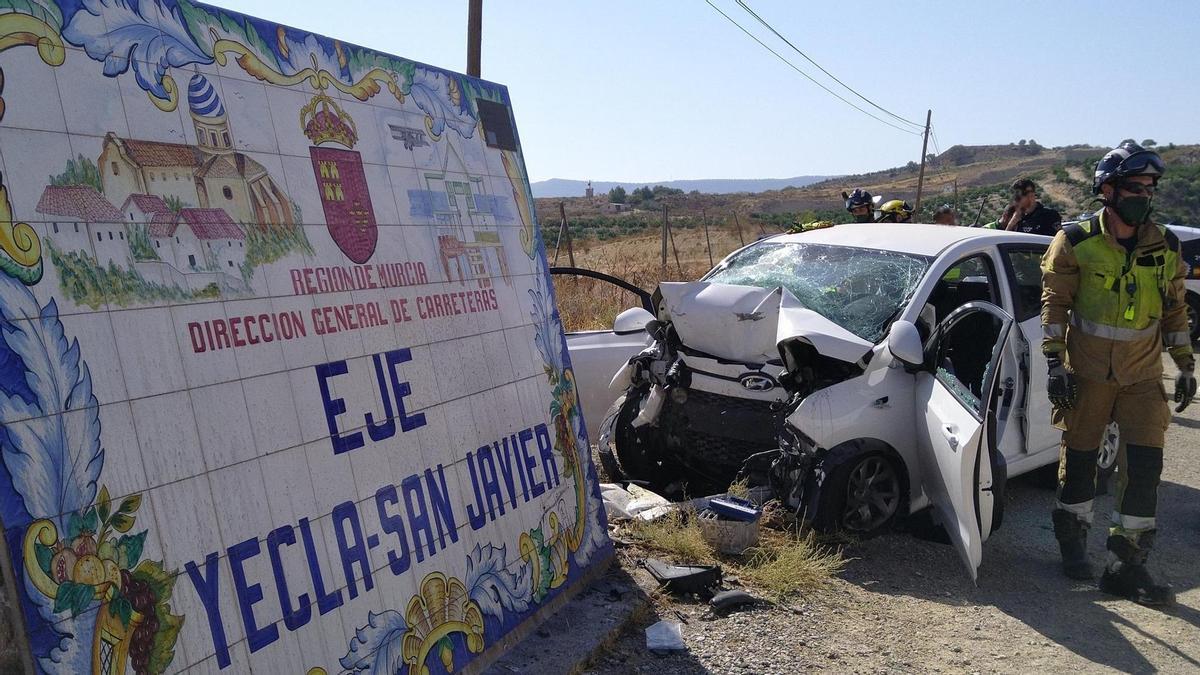 Bomberos en el lugar del accidente mortal de este sábado en Murcia.
