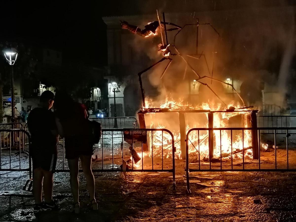 GALERÍA | Toro revive la noche de San Juan con música y fuego