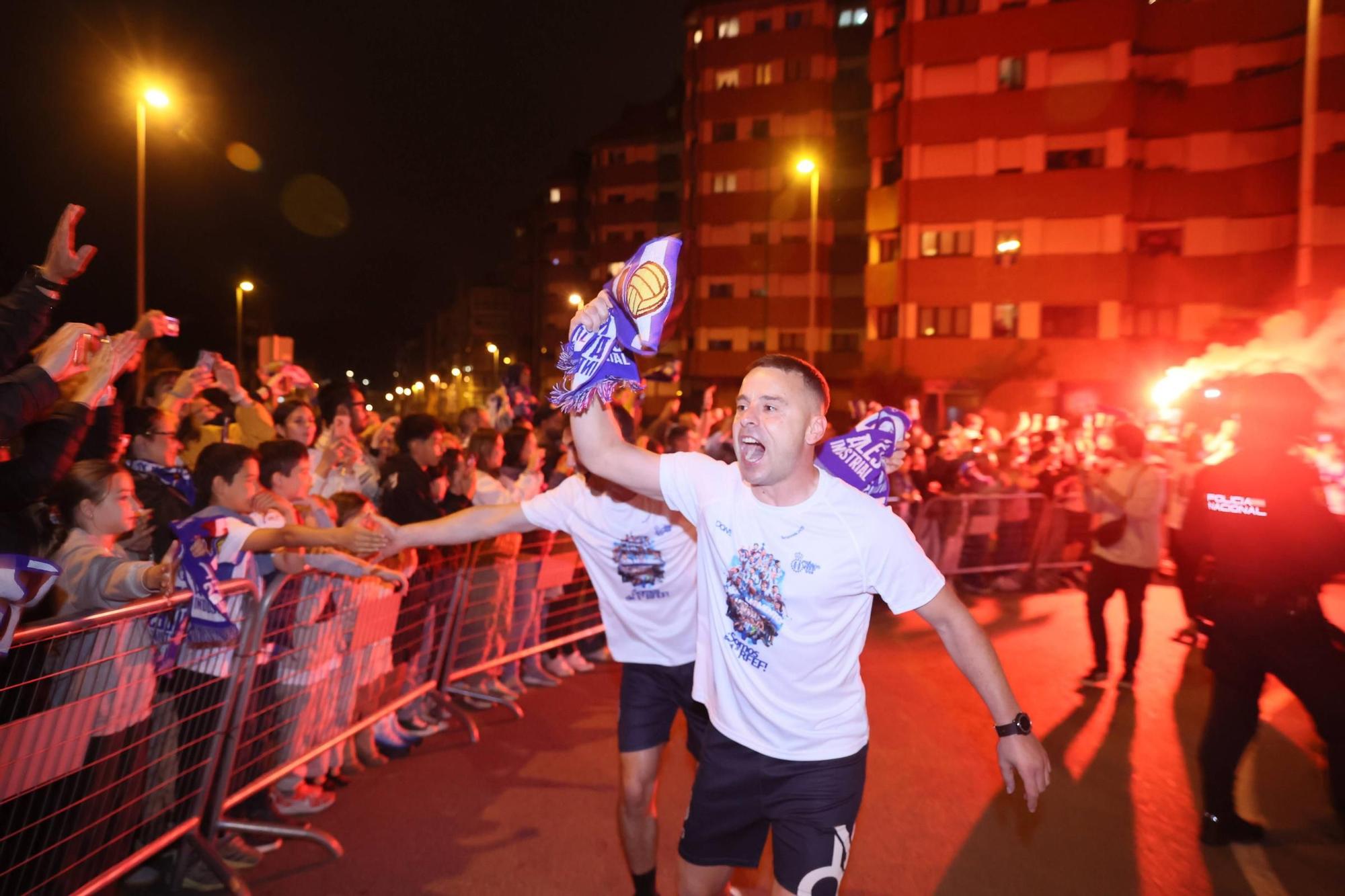 EN IMÁGENES: Locura en las calles de Avilés por el ascenso