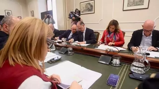 Catalá y Bernabé en la junta de seguridad extraordinaria y urgente convocada por la crisis de los trenes de la "mascletà"