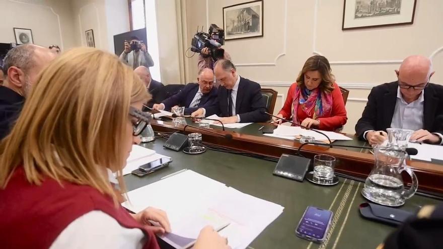 Catalá y Bernabé en la junta de seguridad extraordinaria y urgente convocada por la crisis de los trenes de la "mascletà"