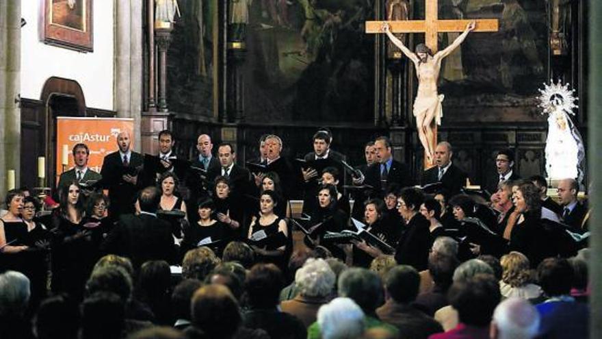 La actuación coral celebrada ayer en la iglesia de Santo Tomás.