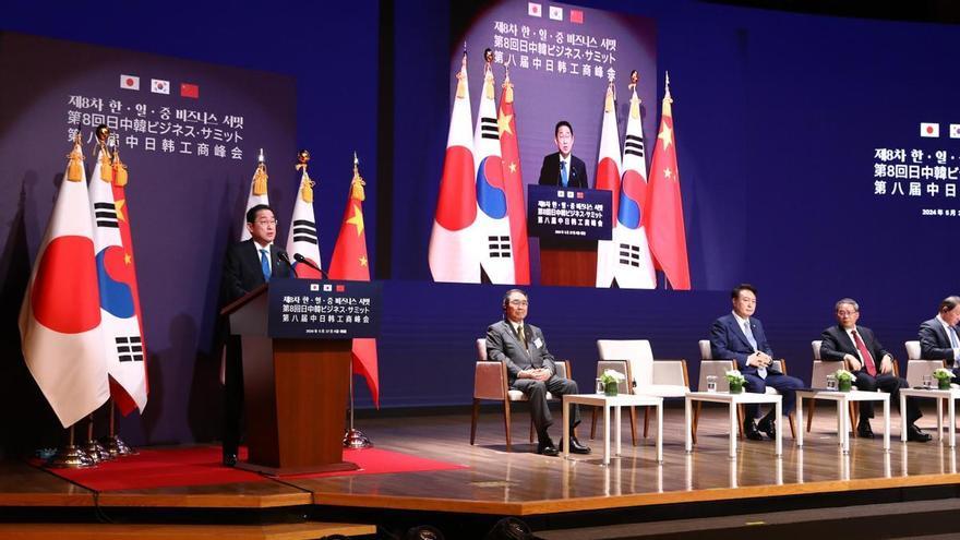 China pide a Japón y Corea del Sur un tratado de libre comercio y lamenta sus lazos con Washington