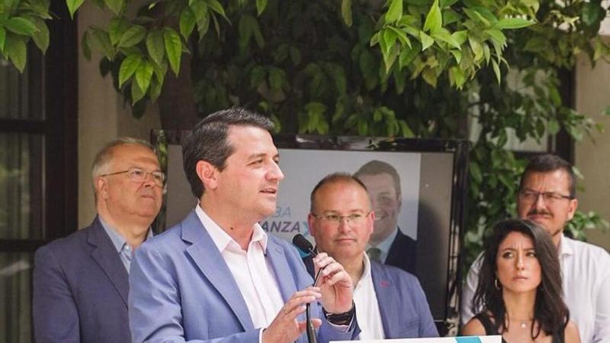 José María Bellido en la presentación de su programa electoral para las municipales en Córdoba junto al resto de su candidatura en el Hospes Bailío.