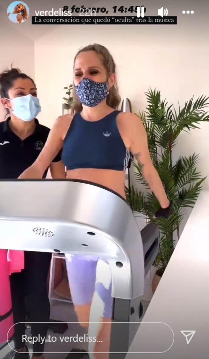 Verdeliss en la cinta de correr entrenando mientras estaba embarazada