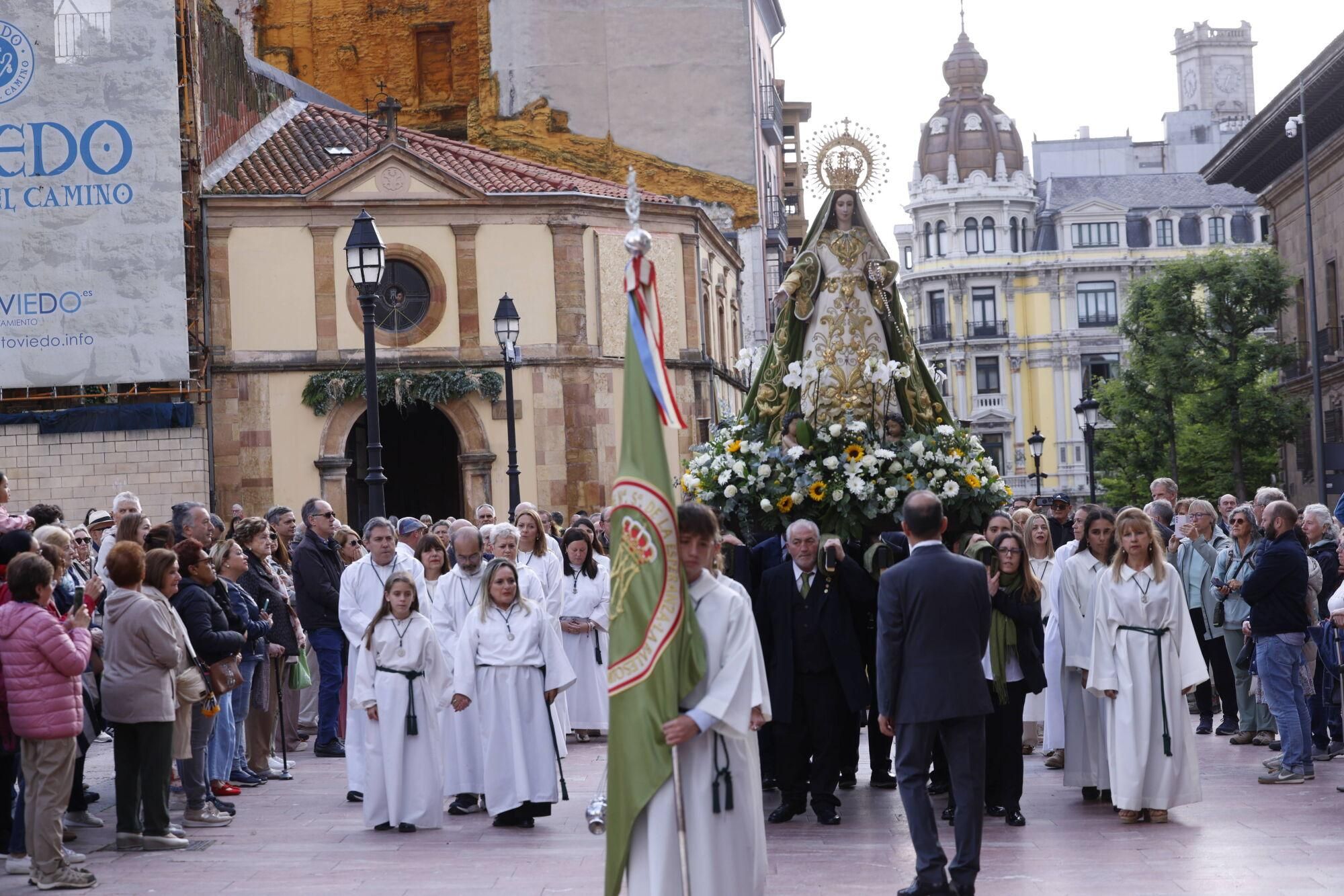 Así fue la procesión de la Esperanza en Oviedo. 