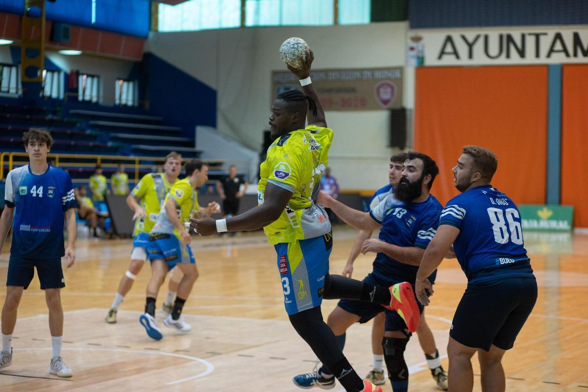 El Balonmano Zamora Enamora gana el XXII Memorial Manuel Camba al Bueu ...