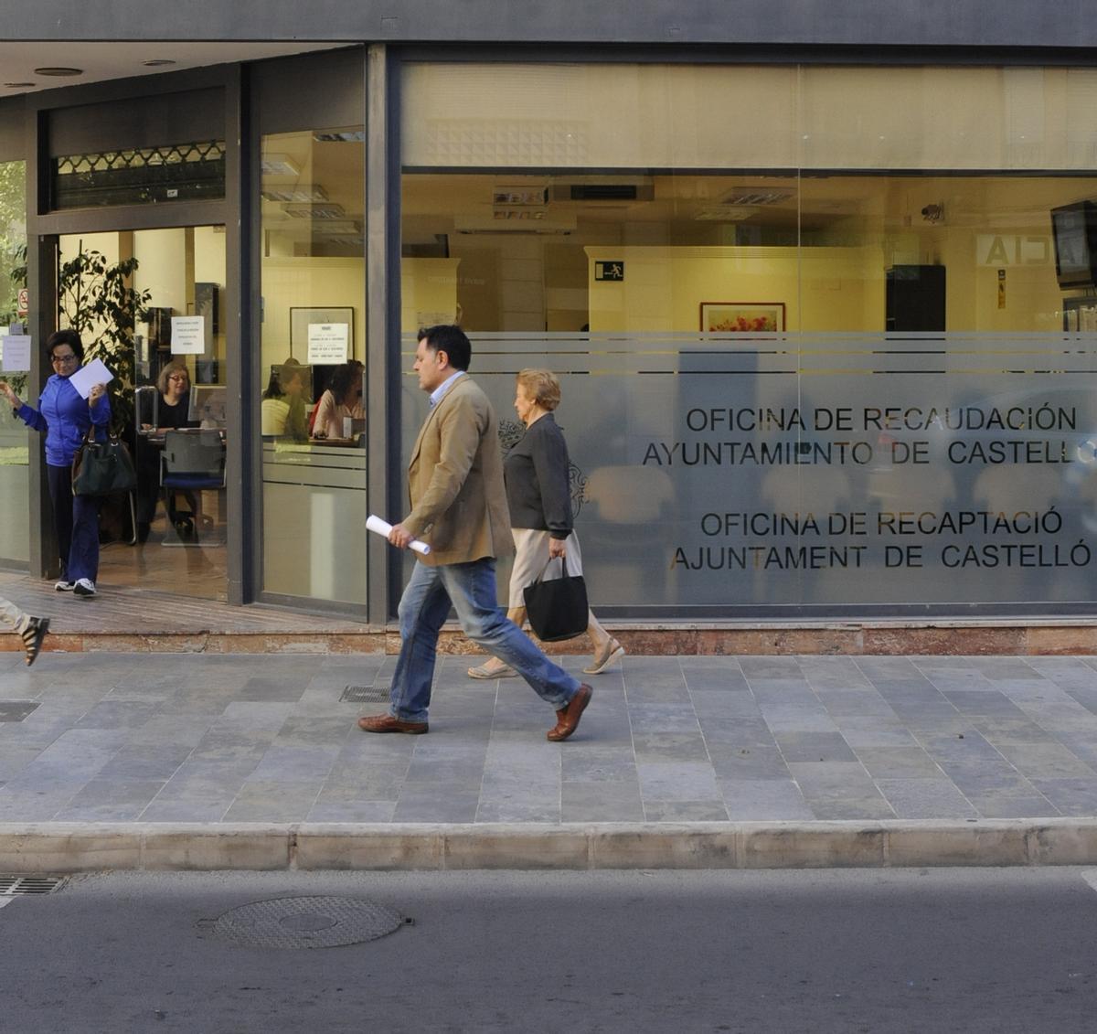 Imagen de archivo de la Oficina de Recaudación del Ayuntamiento de Castelló ubicada en la calle Gobernador.