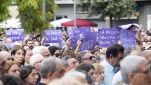 Concentración de condena del asesinato de Lida, la mujer de Cornellà asesinada el domingo pasado.