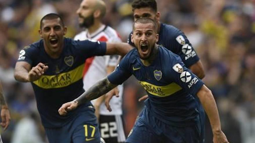 Els jugadors de Boca celebren un gol contra el River, a la Bombonera
