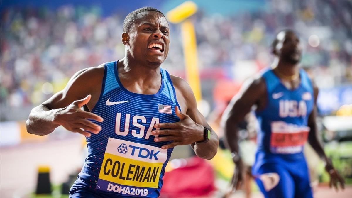 Christian Coleman, eufórico tras cruzar la meta de los 100 metros por delante de Justin Gatlin.