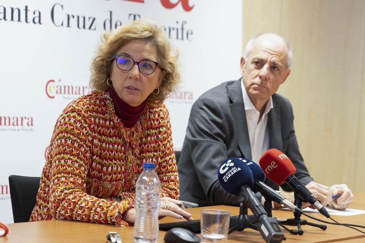 Lola Pérez y Santiago Sesé, en la Cámara de Comercio de Tenerife