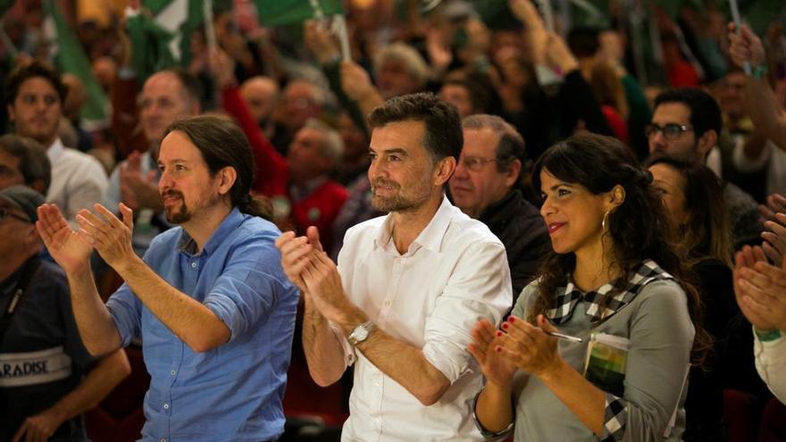 Pablo Iglesias, Antonio Maíllo y Teresa Rodríguez, ayer en el Auditorio de Torremolinos.