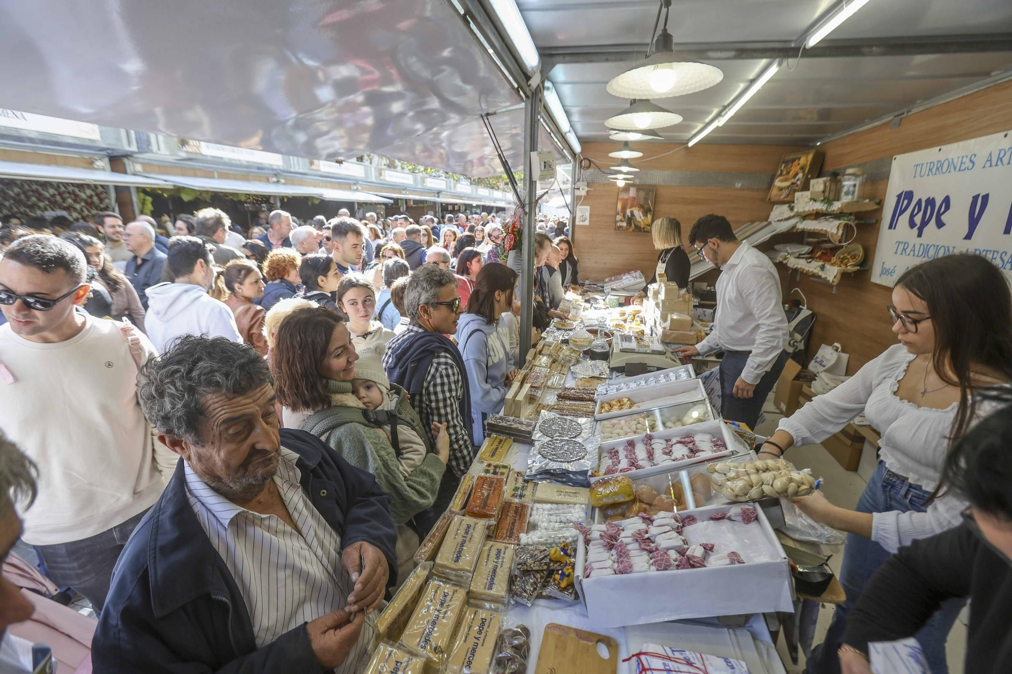 Gran afluencia en la Feria de la Navidad de Xixona