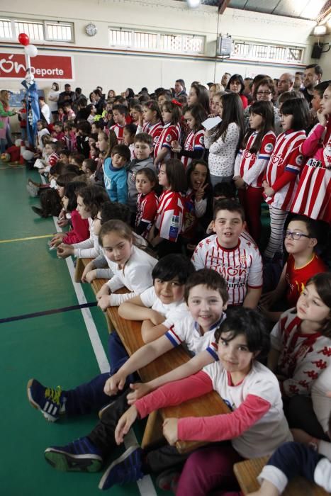 Visita de jugadores del Sporting al Colegio Miguel de Cervantes