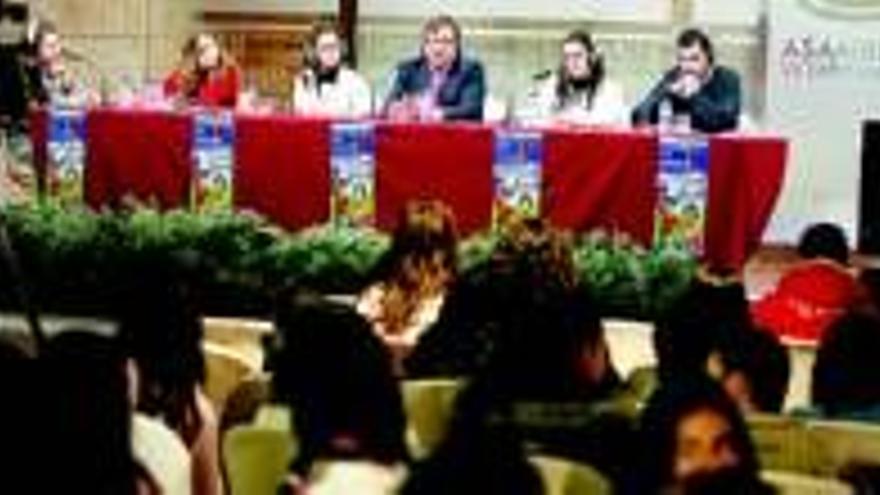 50 alumnos entrevistan al presidente extremeño