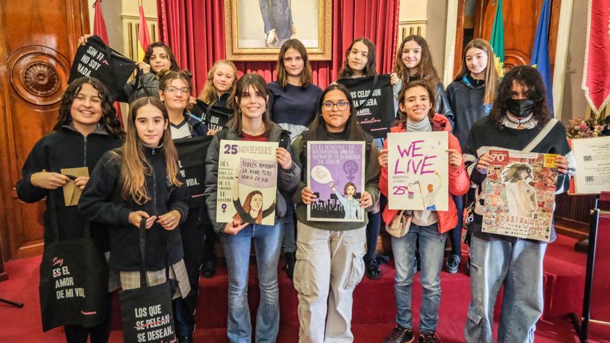 Así protestan los adolescentes de Badajoz contra la violencia de género: «Me expreso mejor que con las palabras»