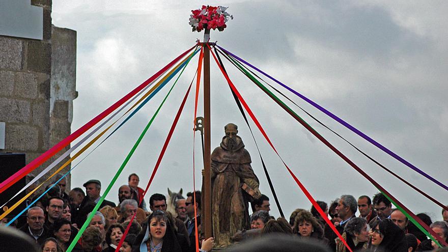Brozas vive el día grande de sus fiestas en honor a San Antón