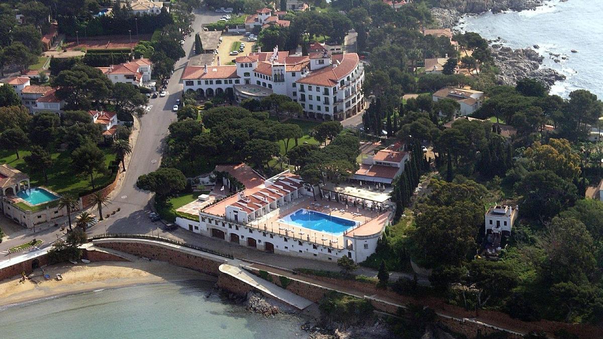 S'AGARO - COSTRUCCIONES A MENOS DE CIEN METROS DE LA COSTA , HOTEL DE LA GAVINA . FOTO JOAN CASTRO